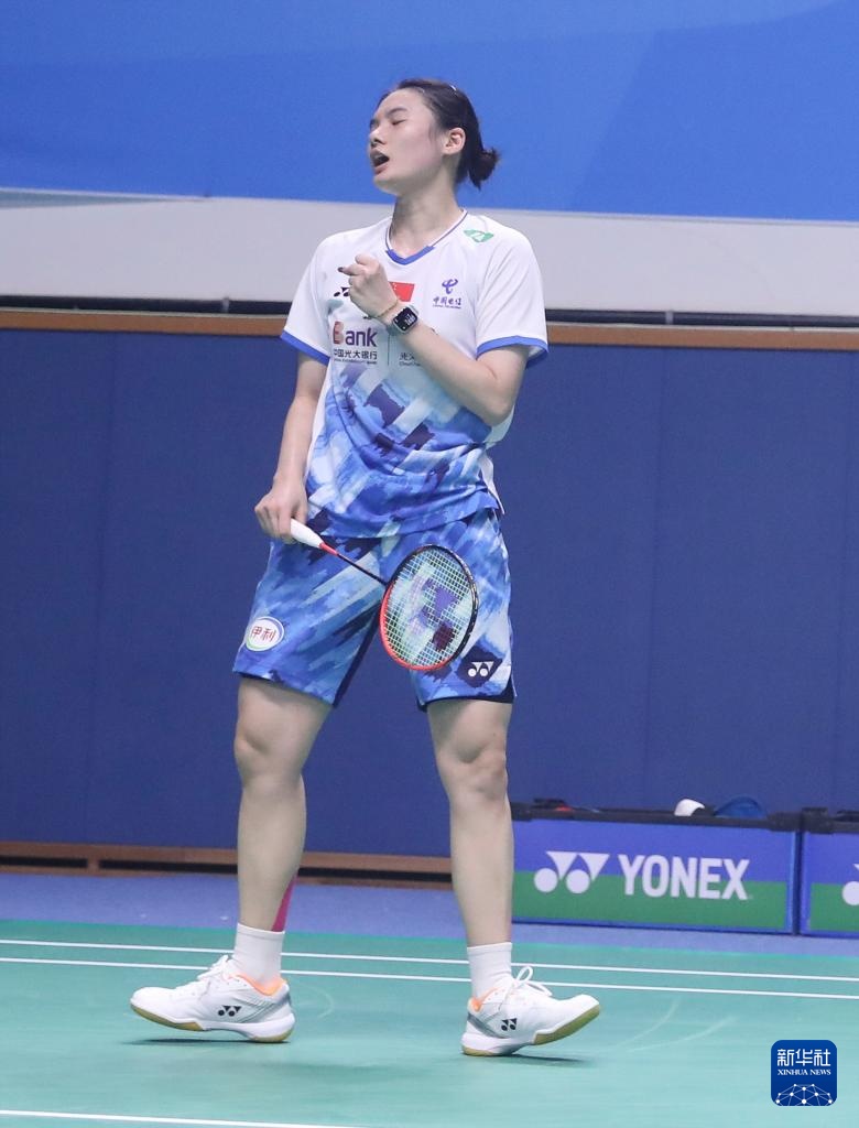 凸显出他的 凸显出他的